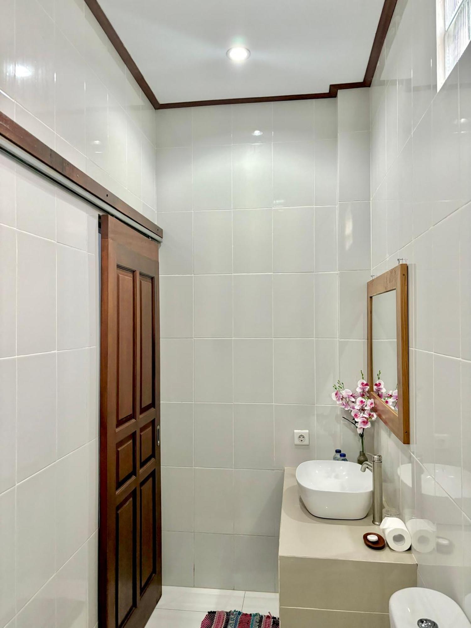 The Lima Home Stay In Canggu Exteriér fotografie