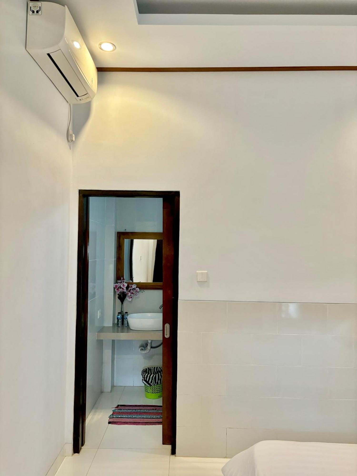 The Lima Home Stay In Canggu Exteriér fotografie